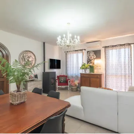Casa Ely Apartment